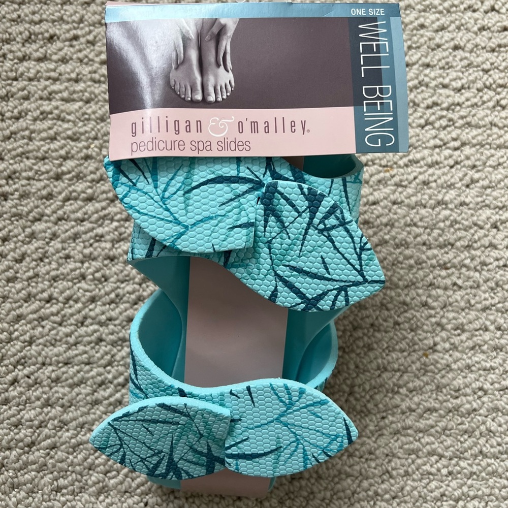 Gilligan & O’Malley aqua Pedicure Spa Slides. Brand new.